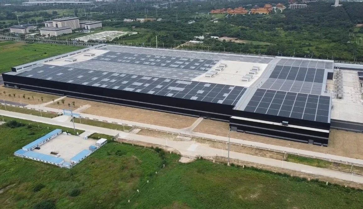 让我们追随新华社，，，，去看看玻璃会发电的神秘吧！